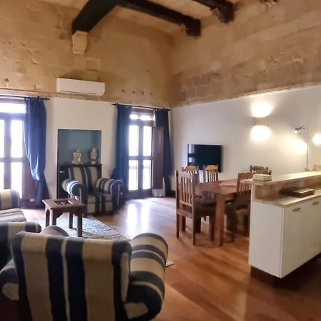 Vallettacharme - 2 Bedrooms Flat In The Heart Of The City Bagian luar foto