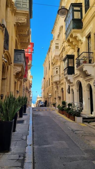 Vallettacharme - 2 Bedrooms Flat In The Heart Of The City Bagian luar foto